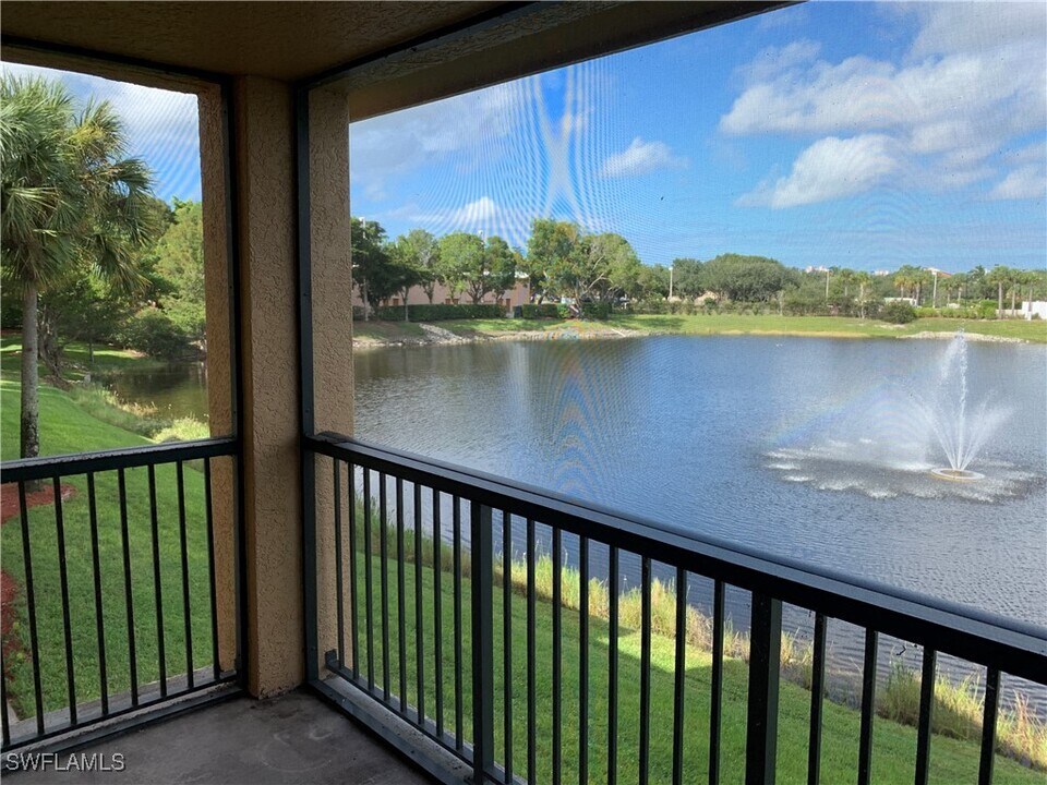 8736 River Homes Lane in Bonita Springs, FL - Foto de edificio