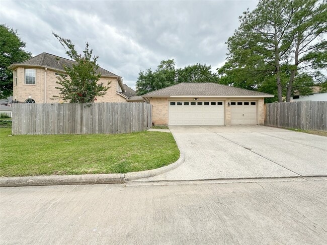 property at 9402 Brentwood Lakes Cir