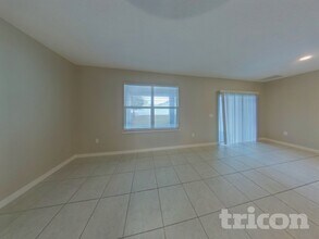 15271 Aquarius Wy in Mascotte, FL - Foto de edificio - Building Photo