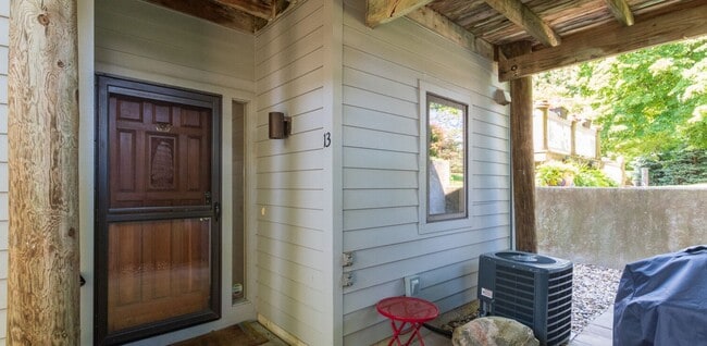 230 Oak St, Unit 13 Good Vibes on River in South Haven, MI - Building Photo - Building Photo