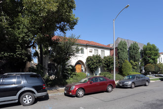 443 S Cloverdale Ave in Los Angeles, CA - Building Photo - Primary Photo