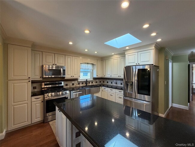 1261 Pea Pond Rd in North Bellmore, NY - Building Photo - Building Photo