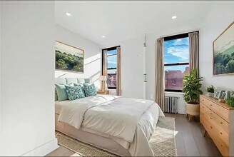 167 First Avenue in New York, NY - Foto de edificio - Building Photo