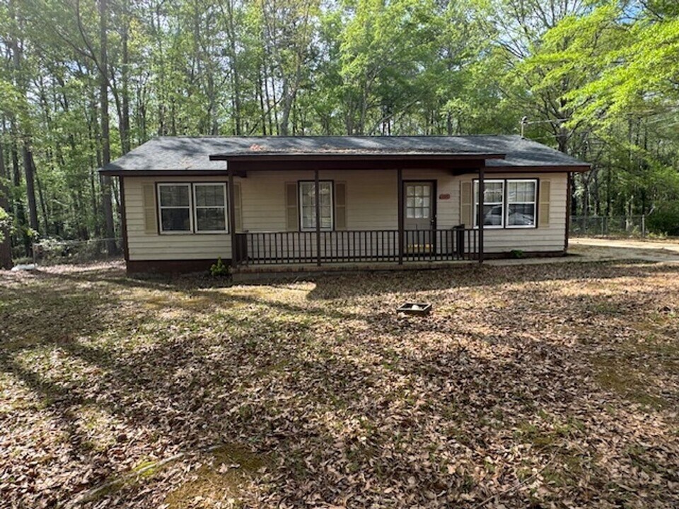204 Bonaventure Dr in Lagrange, GA - Building Photo