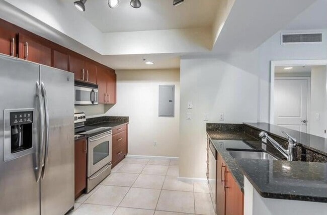 property at 403 S Sapodilla Ave