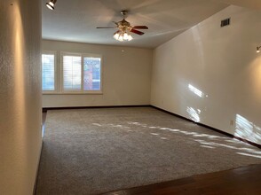 3801 Spring Oak Dr in Modesto, CA - Building Photo - Building Photo