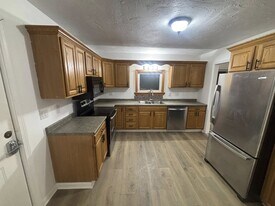 27 Fenderson St in Caribou, ME - Building Photo