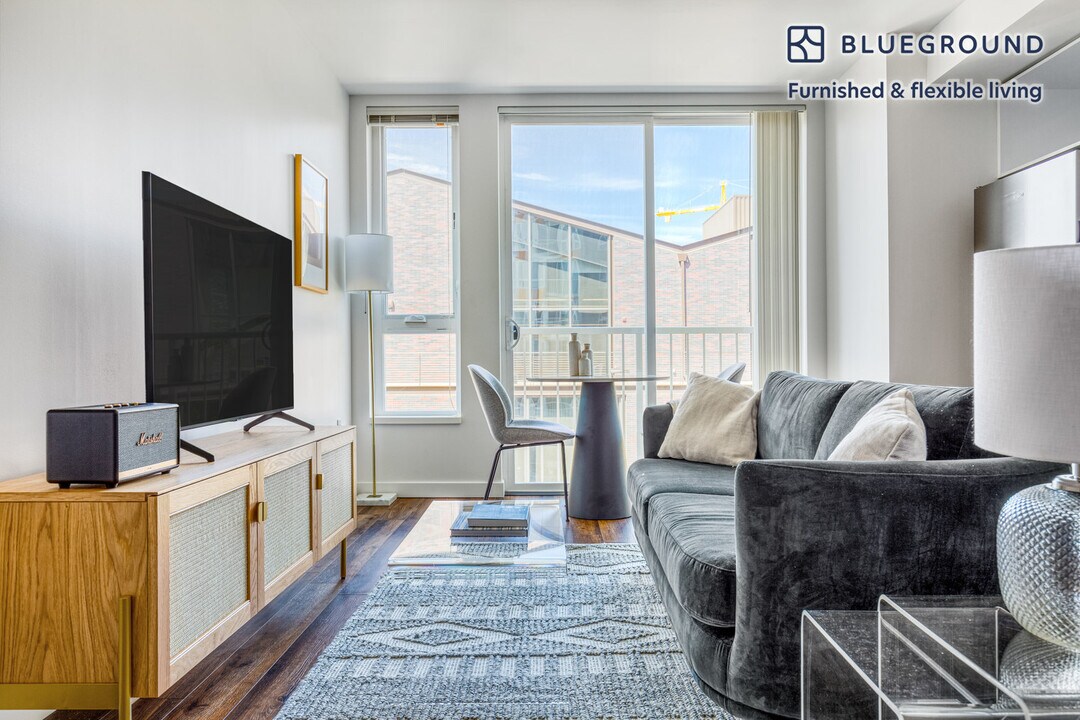 12258 NE 12th Ln in Bellevue, WA - Building Photo