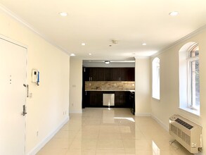 64-64 Wetherole St-Unit -3A in Queens, NY - Building Photo - Building Photo