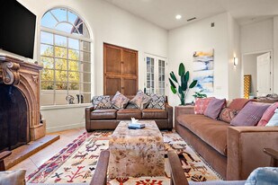 36 W Dove Wing Dr in Sedona, AZ - Building Photo