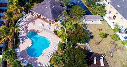 3642 Pine Oak Cir in Ft. Myers, FL - Building Photo - Building Photo