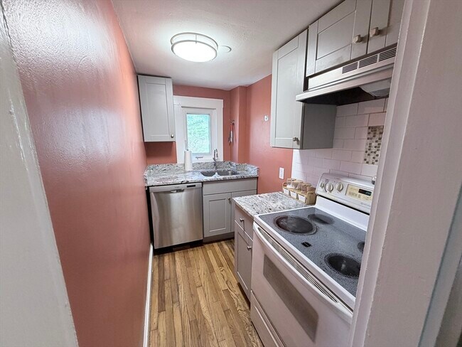 359 Village St in Millis, MA - Building Photo - Building Photo