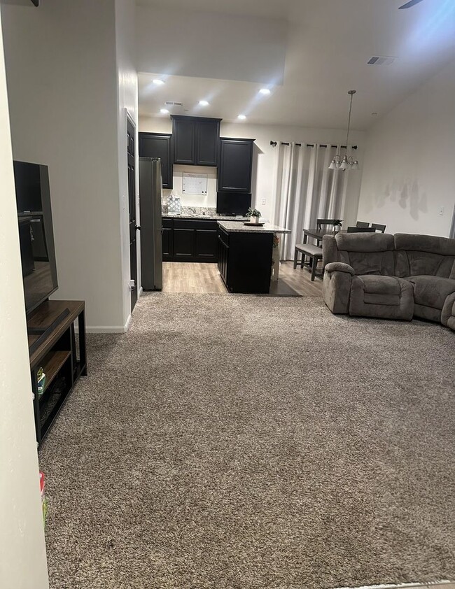 799 W Brown Ave in Porterville, CA - Building Photo - Building Photo