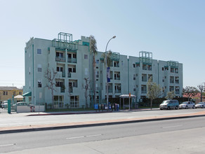 Maywood Manor Co-op in Maywood, CA - Foto de edificio - Building Photo