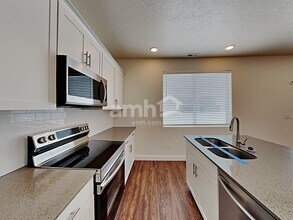 322 N Gibbons Ln in Saratoga Springs, UT - Foto de edificio - Building Photo