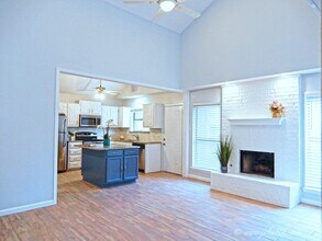 3636 Country Club Dr W in Irving, TX - Foto de edificio - Building Photo