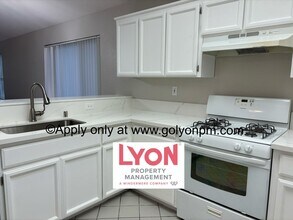 9068 Bristol Plaza Way in Elk Grove, CA - Building Photo - Building Photo