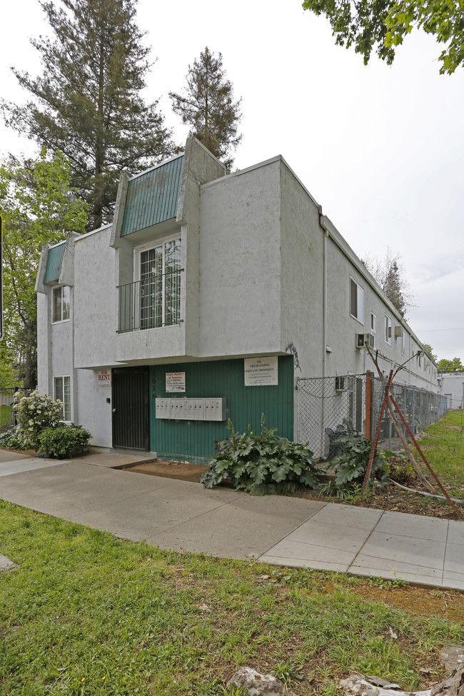 1616 E St in Sacramento, CA - Building Photo - Building Photo