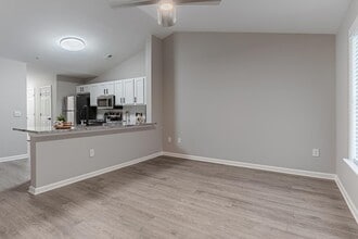 NOVA Lake Norman in Mooresville, NC - Foto de edificio - Building Photo