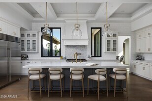 7730 N Mockingbird Ln in Paradise Valley, AZ - Building Photo