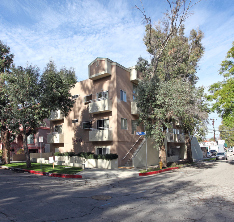 22705 Del Valle St in Woodland Hills, CA - Building Photo