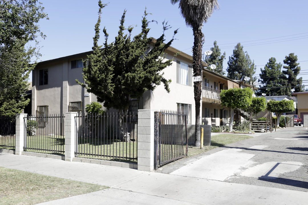 417 E Chestnut Ave in Santa Ana, CA - Building Photo