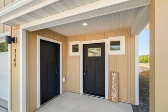2108 Cottage Hl Cir in Duluth, MN - Building Photo - Building Photo