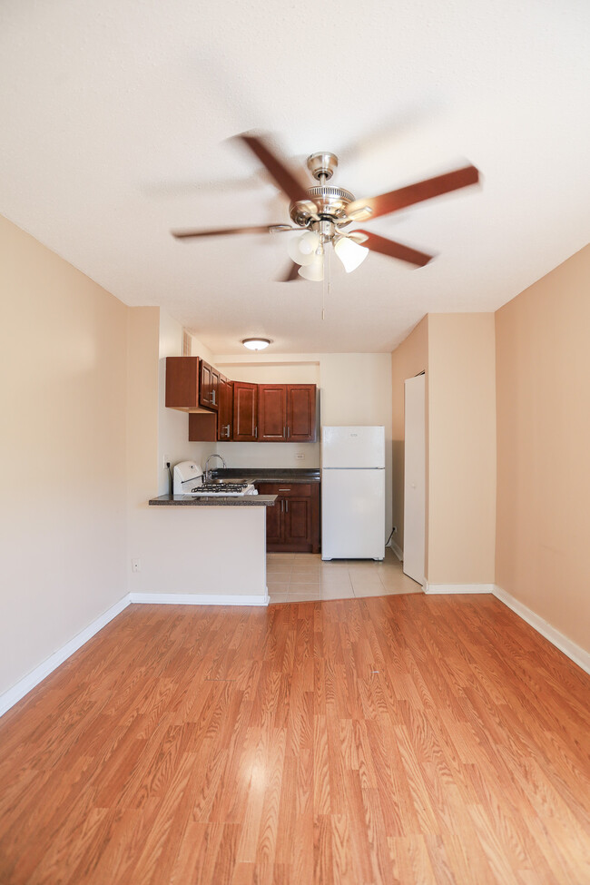 911 W Lawrence Ave, Unit #205 in Chicago, IL - Building Photo - Building Photo