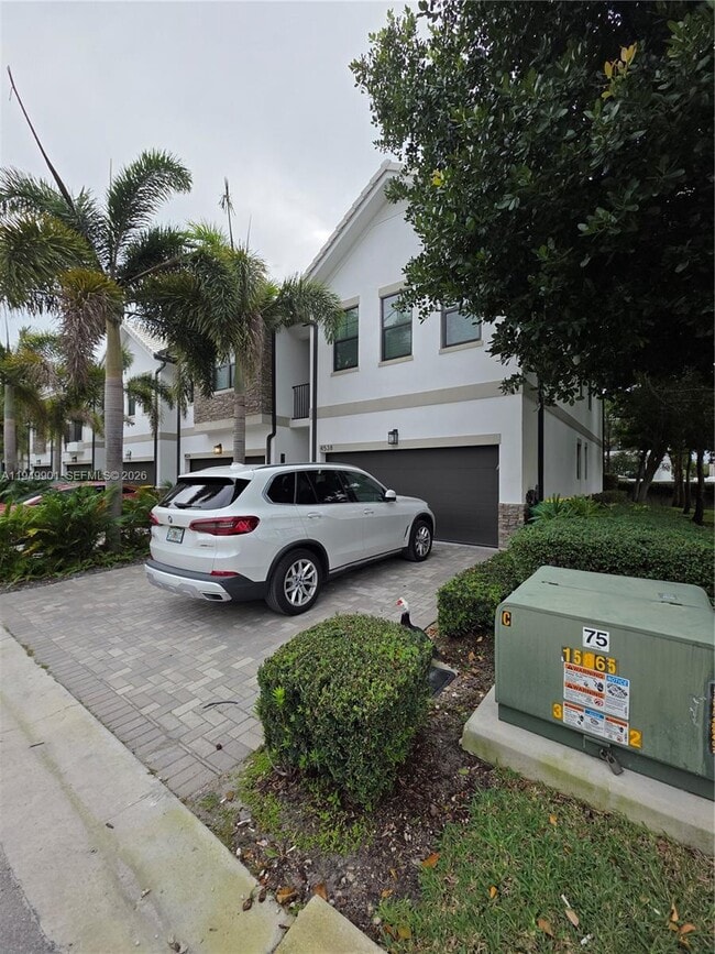 4538 E Aqua Bella Ln in Davie, FL - Building Photo - Building Photo