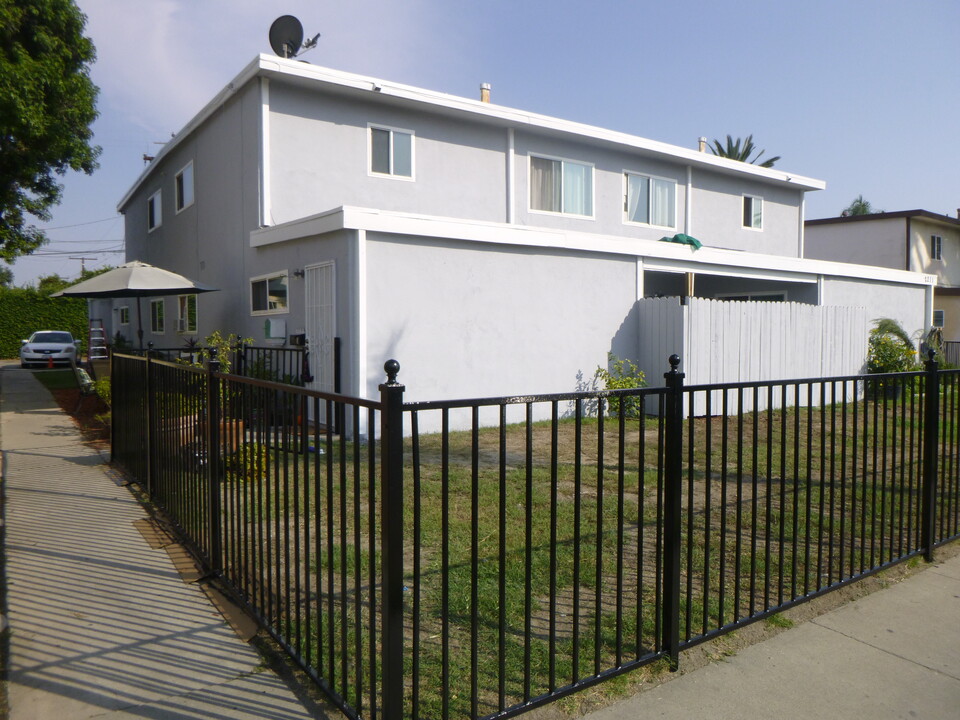 2211 S Fairview St in Santa Ana, CA - Building Photo