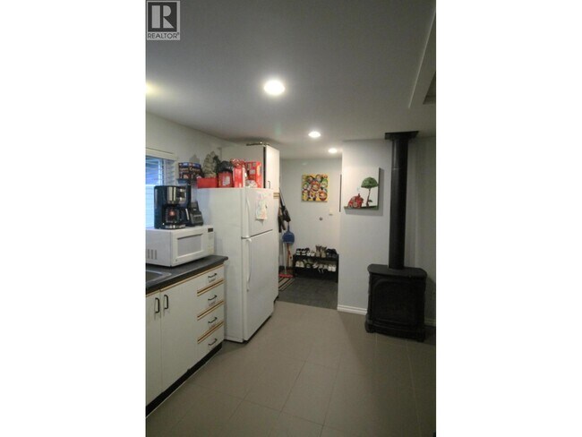 737 Robinson St in Coquitlam, BC - Building Photo - Building Photo