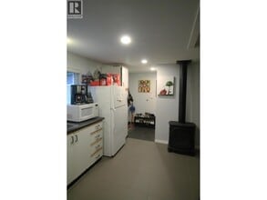 737 Robinson St in Coquitlam, BC - Building Photo - Building Photo