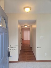 125 Baron Ln in East Brunswick, NJ - Building Photo - Building Photo