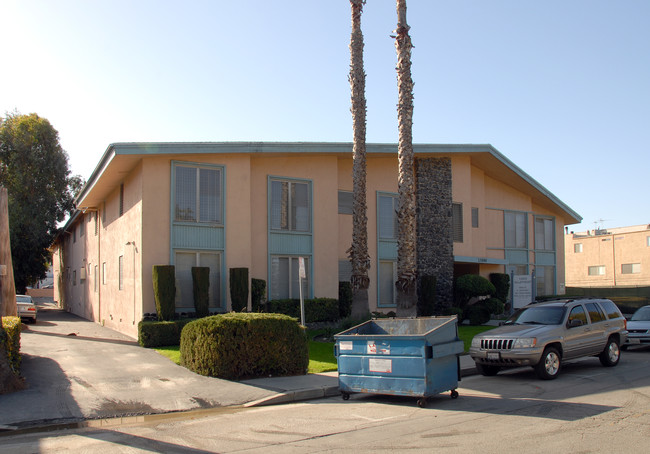 Valleyheart Apartments in Studio City, CA - Building Photo - Building Photo