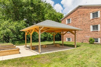 Cassady Village Apartments in Columbus, OH - Building Photo - Building Photo