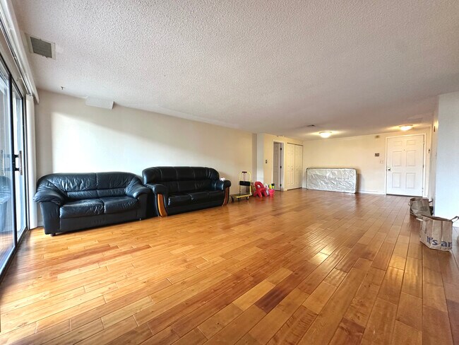 30 Revere Beach Pky, Unit 506 in Medford, MA - Building Photo - Building Photo