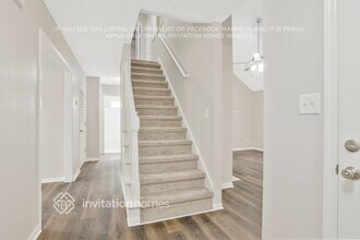 1052 Autumn Crest Dr in Stone Mountain, GA - Foto de edificio - Building Photo