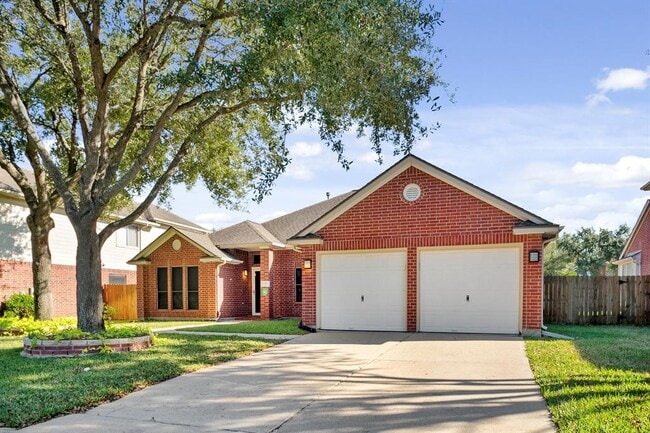 207 Annes Way in Stafford, TX - Building Photo - Building Photo