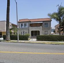 230 S Commonwealth Ave in Los Angeles, CA - Building Photo - Building Photo