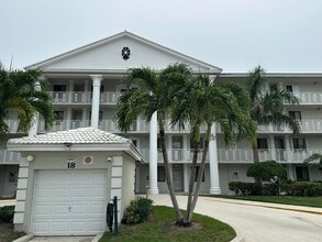 2441 Village Blvd in West Palm Beach, FL - Foto de edificio - Building Photo