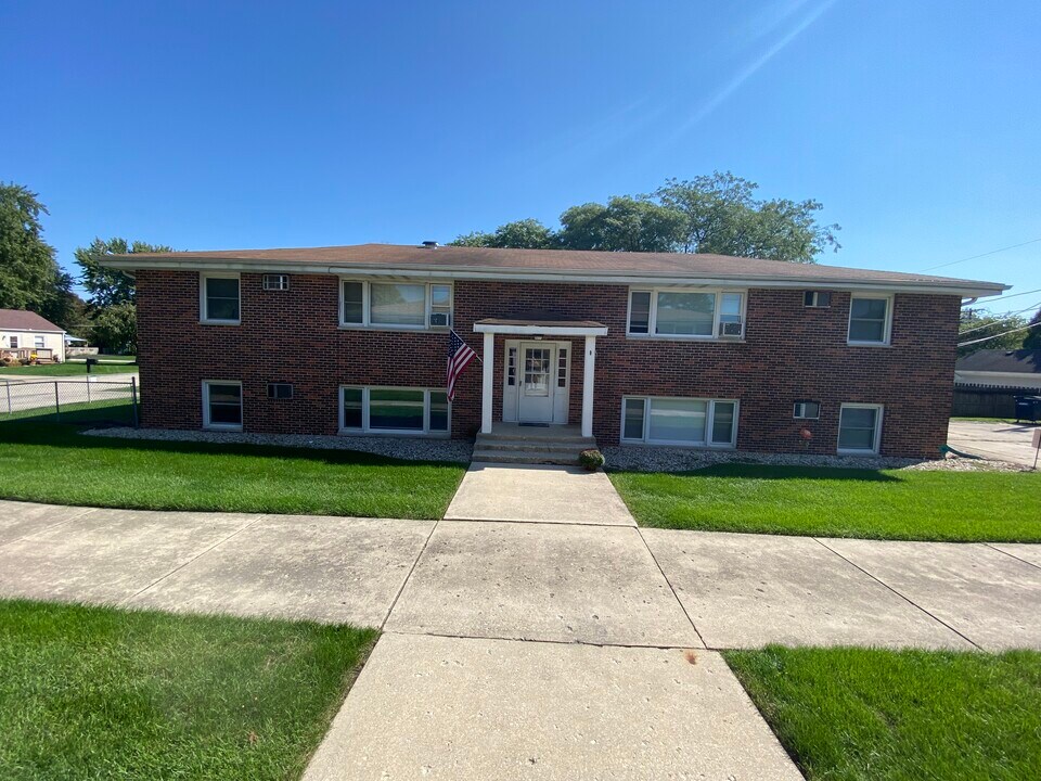 265 E Prairie Ave, Unit 2N in Manhattan, IL - Foto de edificio