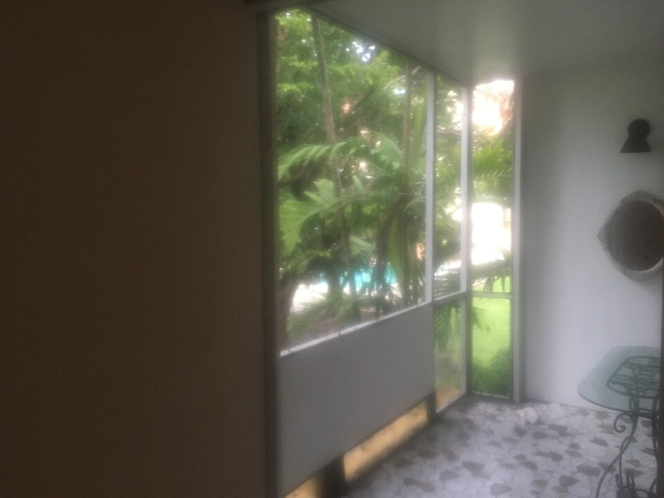 9175 SW 77th Ave in Miami, FL - Building Photo