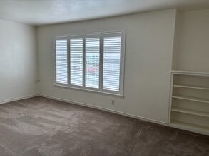 216 Paramount Dr, Unit 1 in Millbrae, CA - Building Photo - Building Photo