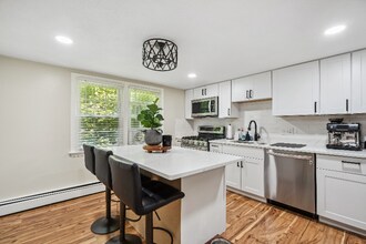 13 Myles Standish Dr in Haverhill, MA - Foto de edificio - Building Photo