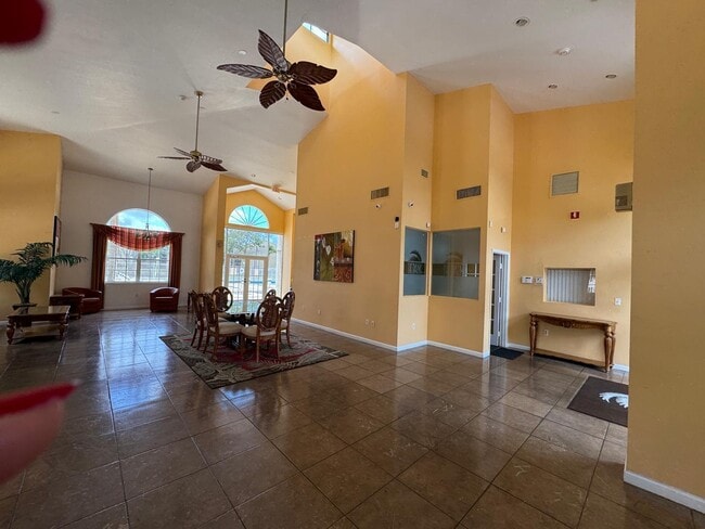 417 Palm Cir E, Unit 417 in Pembroke Pines, FL - Foto de edificio - Building Photo