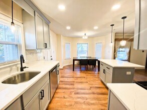 143 Shore Dr in Somerville, MA - Building Photo - Building Photo