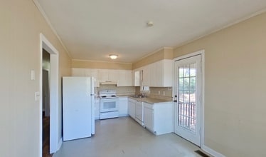 1930 Wayne Ln in Fayetteville, NC - Foto de edificio - Building Photo