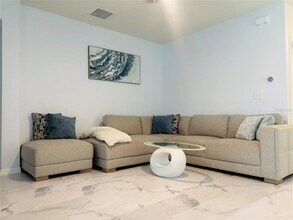 12107 Barnsley Reserve Pl in Gibsonton, FL - Foto de edificio - Building Photo