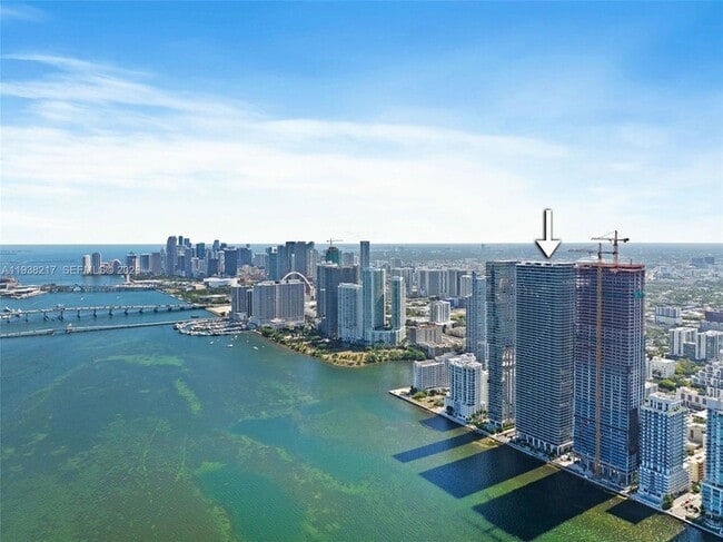 700 NE 24th St, Unit 4504 in Miami, FL - Building Photo - Building Photo