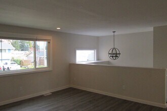 1716 Sunset Dr in Burlington, WA - Building Photo - Building Photo